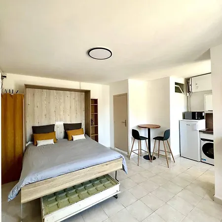 Studio, à 80 Mètres De La Plage, Rénové, Climatisé, Confort *