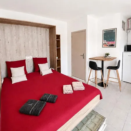 à à 80 Mètres De La Plage, Rénové, Climatisé, Confort Appartement *