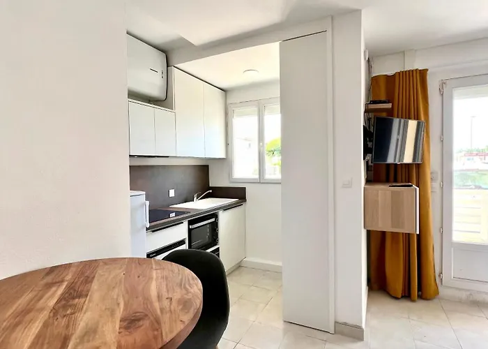 A A 80 Metres De La Plage, Renove, Climatise, Confort Апартаменты *
